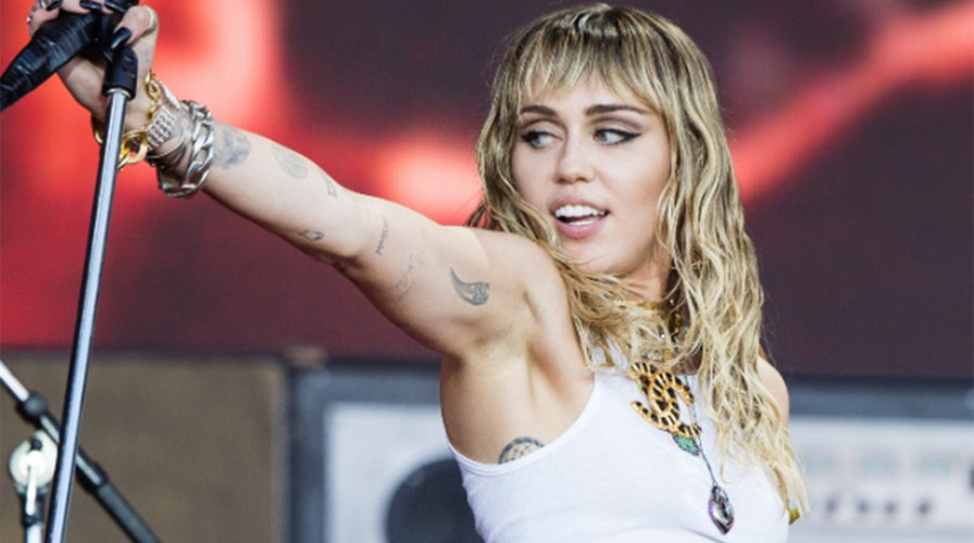 Miley Cyrus shows off spiky hair