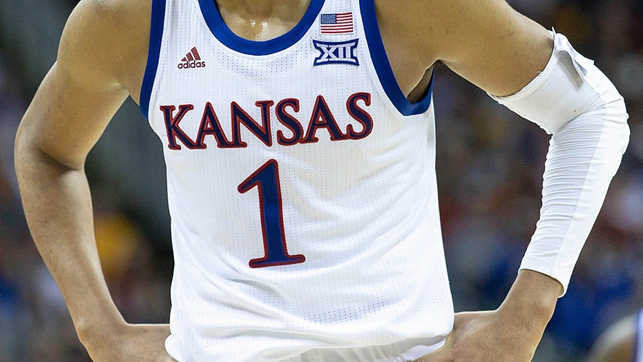 Kansas Jayhawks men's basketball team has incredible reunion in Las