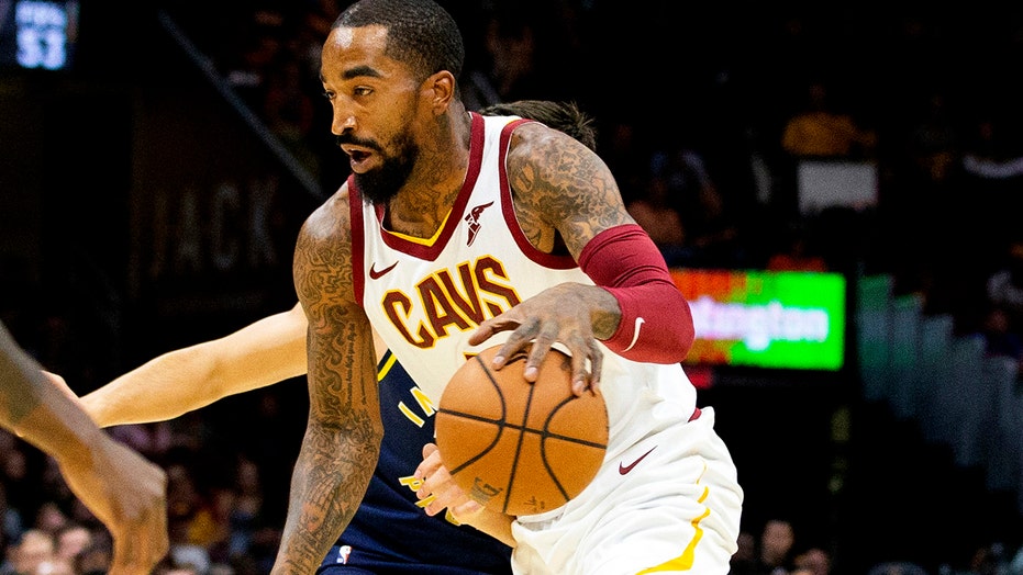 Nba Player J R Smith Blasts F K Donald Trump Song Flips Off Pro Trump Supporters Fox News