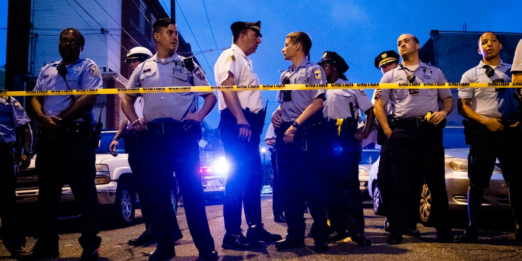 Philadelphia police pelted with objects, taunted during harrowing shootout, standoff: reports