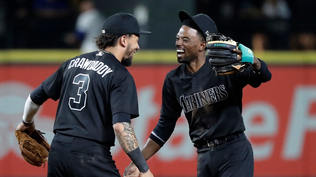 MLB Baseball Players Wearing Black and White Uniforms This Weekend –  SportsLogos.Net News