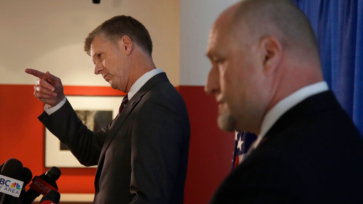 David L. Anderson, U.S. Attorney for the Northern District of California, left, and FBI Special Agent in Charge John F. Bennett at a news conference to announce charges against Levandowski in San Jose, Calif.