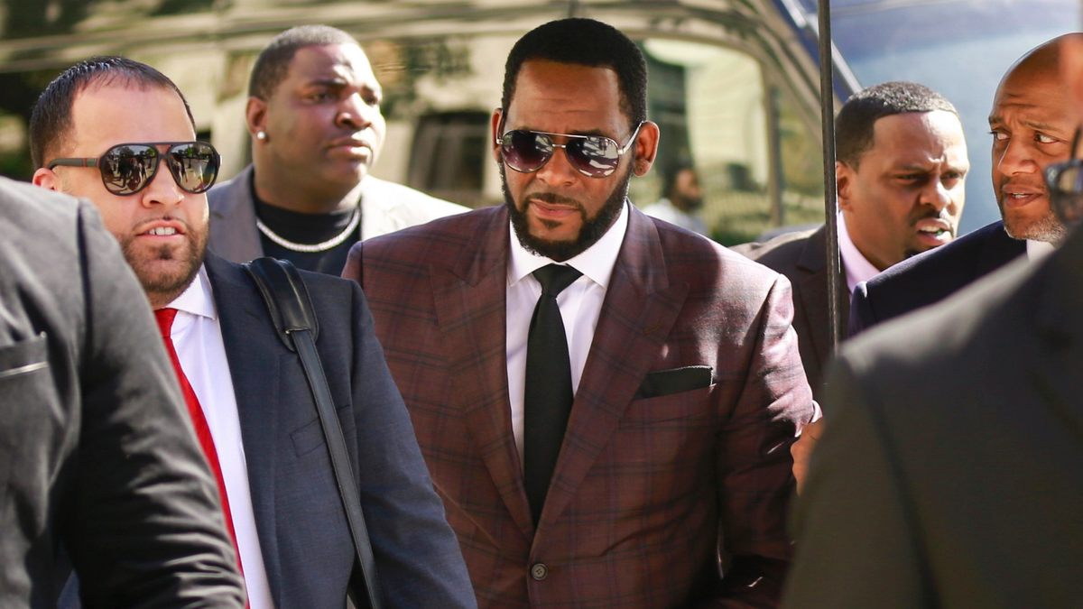 R. Kelly, center, arrives at the Leighton Criminal Court building for an arraignment on sex-related felonies in Chicago on June 26, 2019. (AP Photo/Amr Alfiky, File)