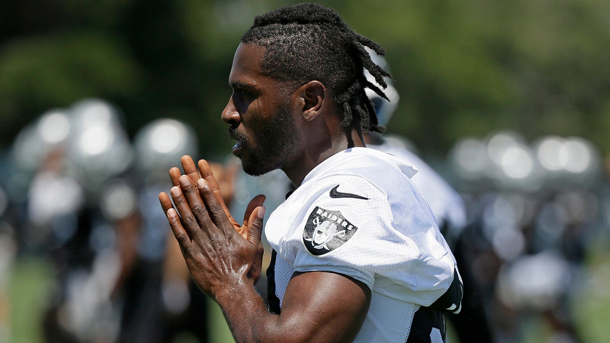 Raiders reportedly suspend Antonio Brown after 'screaming match' with GM, Oakland Raiders