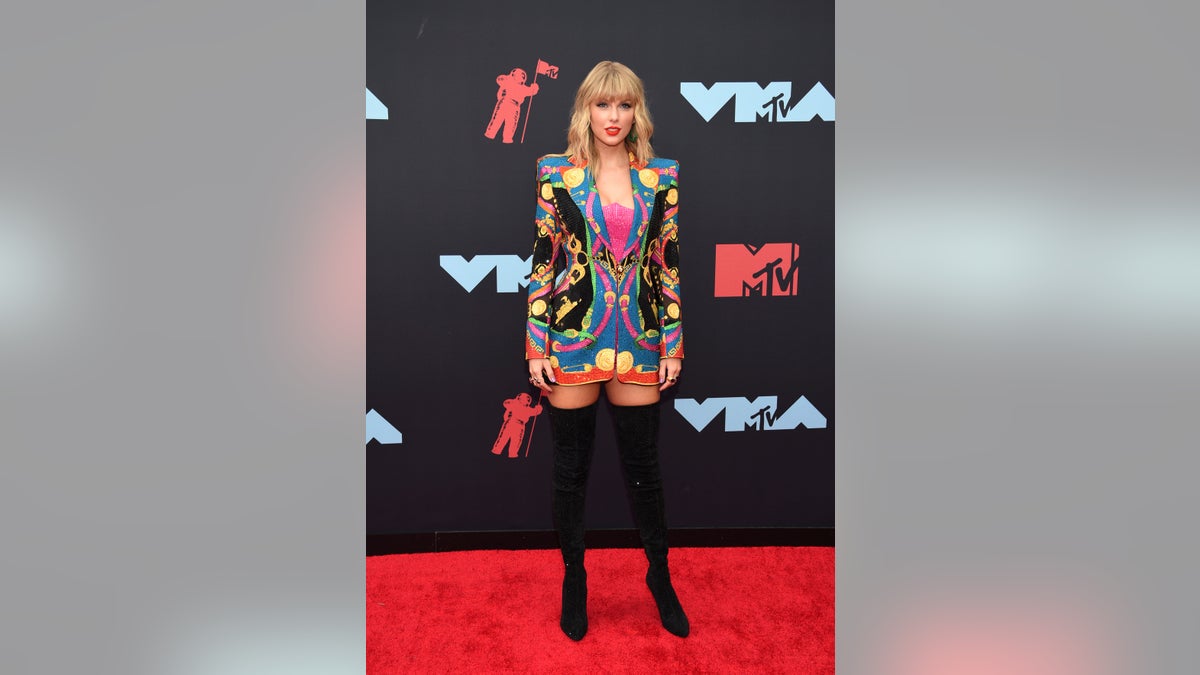 Taylor Swift arrives at the MTV Video Music Awards at the Prudential Center on Monday, Aug. 26, 2019, in Newark, N.J. (Photo by Evan Agostini/Invision/AP)