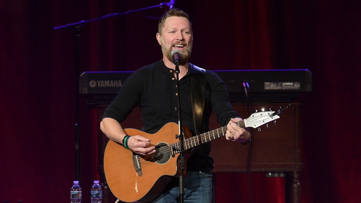 Craig Morgan plays the guitar