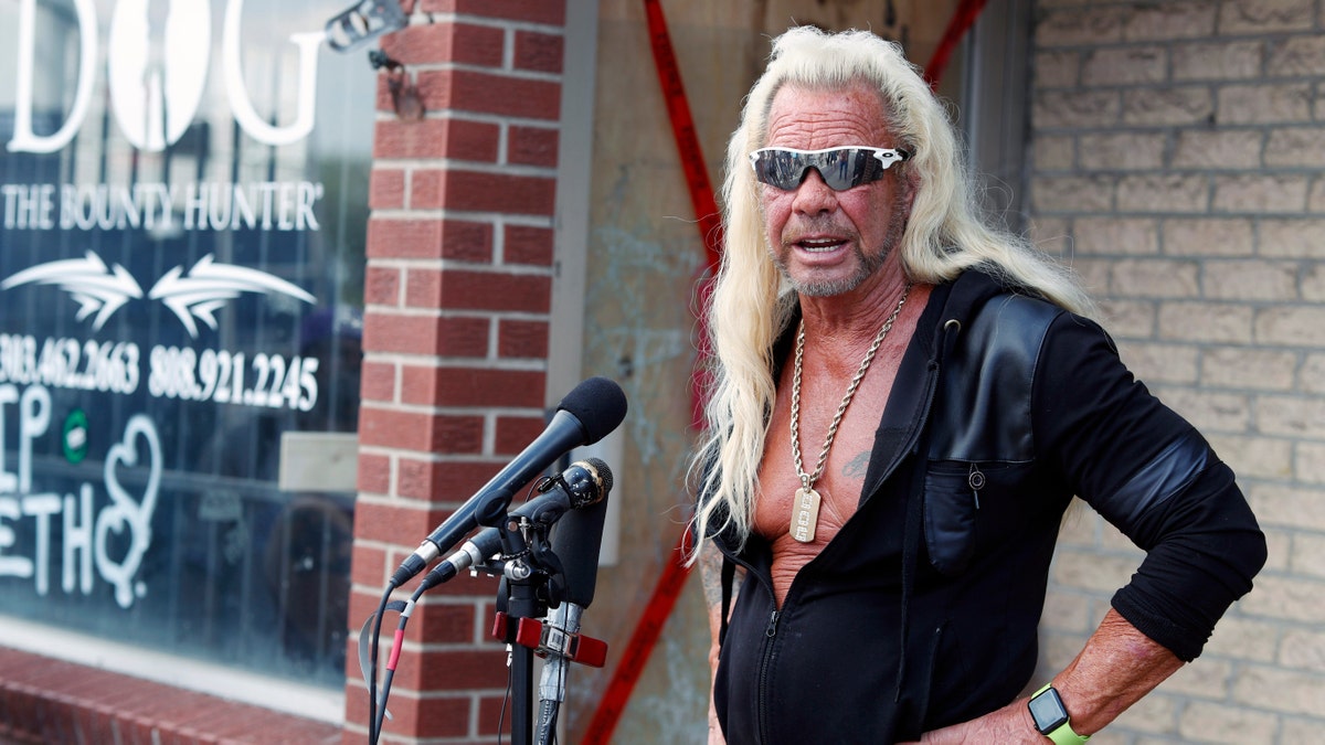 Duane "Dog the Bounty Hunter" Chapman is marrying fiancee Francie Frane without some of his family attending. 
