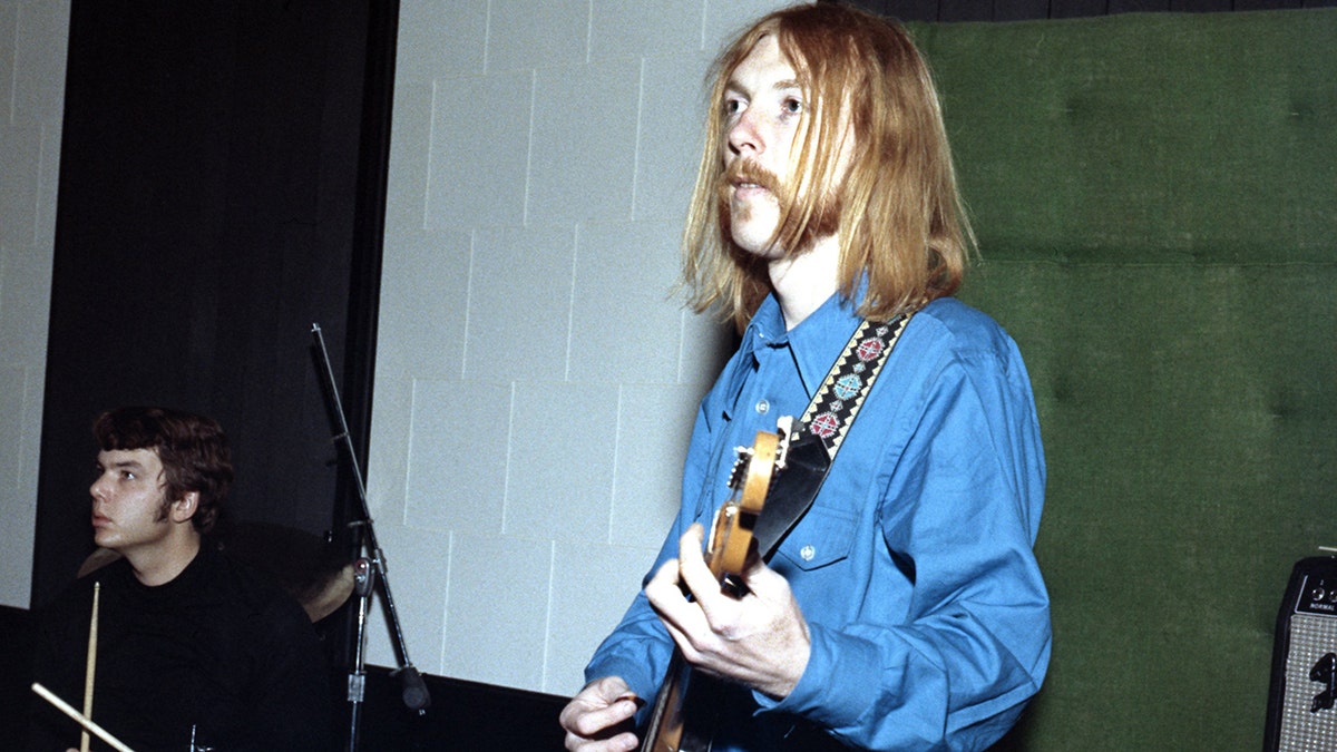 MUSCLE SHOALS, AL - 1968: Session guitarist Duane Allman (right) and session drummer Johnny Sandlin rehearse at FAME Studios in 1968 in Muscle Shoals, Alabama. (Photo by House Of Fame LLC/Michael Ochs Archives/Getty Images)