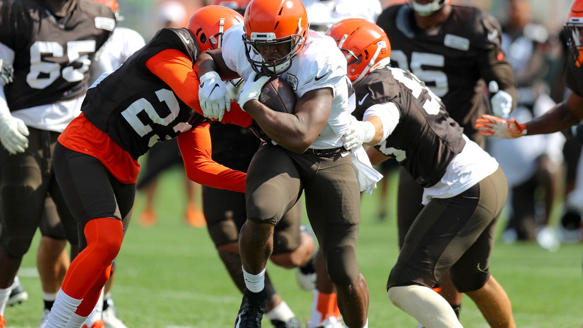 Cleveland Browns running back Nick Chubb (24) runs the football during drills during the Cleveland Browns Training Camp on August 12, 2019.
