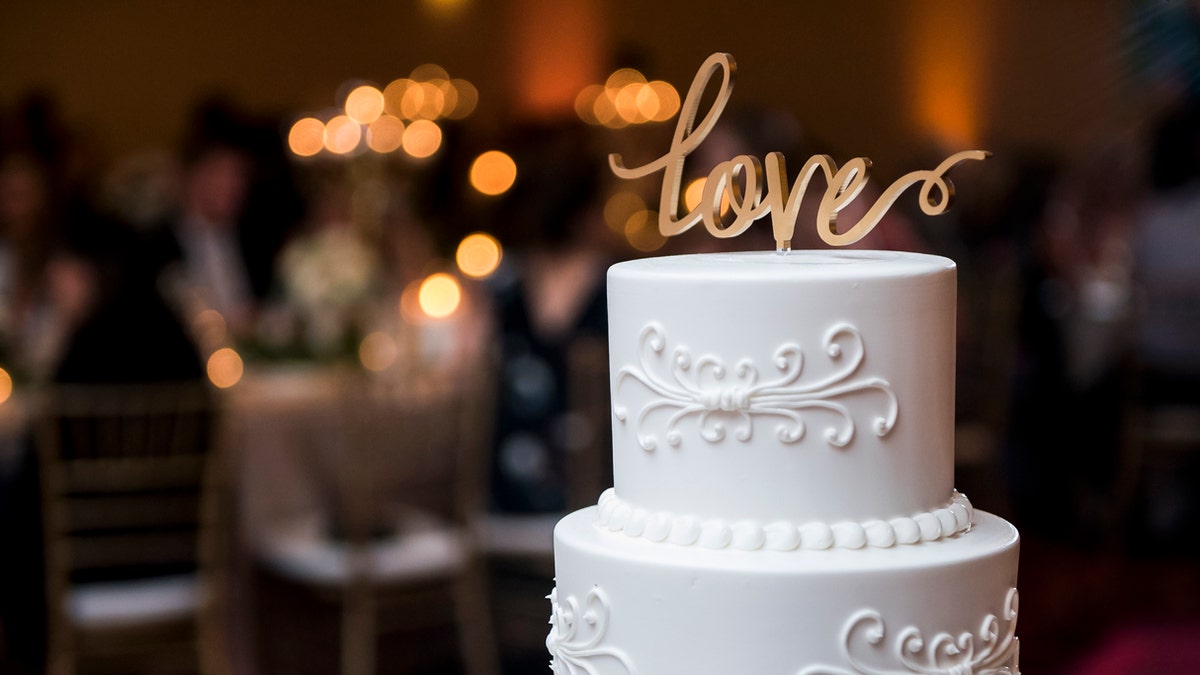 Something Sweet: 9 Designs for Rustic Wedding Cakes Too Pretty to Eat