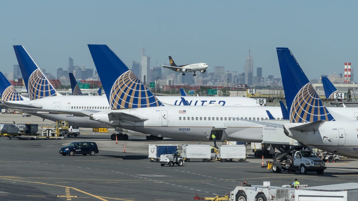 Two United pilots were arrested after reportedly failing a breath test at Glasgow Airport on Aug. 3.