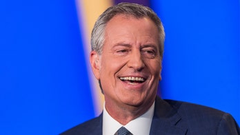 Bill de Blasio tells voters: To defeat Trump, 'choose the tallest candidate'