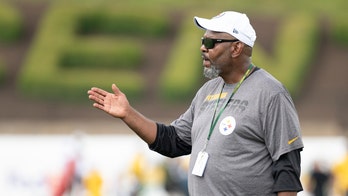 Steelers wide receivers coach Darryl Drake dies at 62, team says