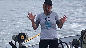 Posing with octopus on face sends Washington woman to hospital