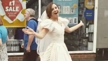 Single woman hosts wedding-themed birthday to celebrate making it 'all this way without marrying anyone'