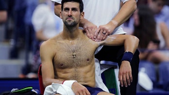 Djokovic deals with pain, Federer faces deficit at US Open