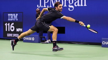 Federer drops 1st set of US Open before winning in 4