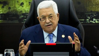 Palestinian leader fires advisers, wants bonuses returned