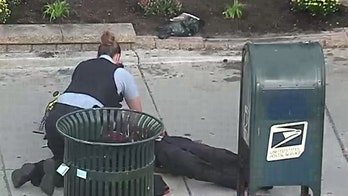 Chicago police officer saves man from apparent drug overdose: 'going the extra mile'