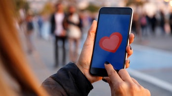 Man swears off Tinder after friends mock him for using same pickup line