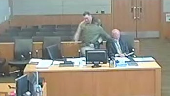 Defendant sucker-punches his attorney in Arizona courtroom