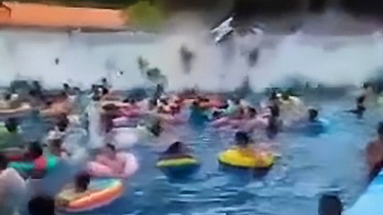 Malfunctioning wave machine injures 44 at Chinese water park