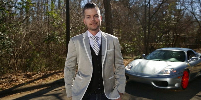 Tim, 38, from Charlotte, NC, is dating, Jeniffer, 25, from Colombia.