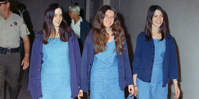 In this August 20, 1970 file photo, followers of Charles Manson, left to right, Susan Atkins, Patricia Krenwinkel and Leslie Van Houten appear in court to appear for their roles in the 1969 sectarian murders of seven people in Los Angeles.  (Associated press)