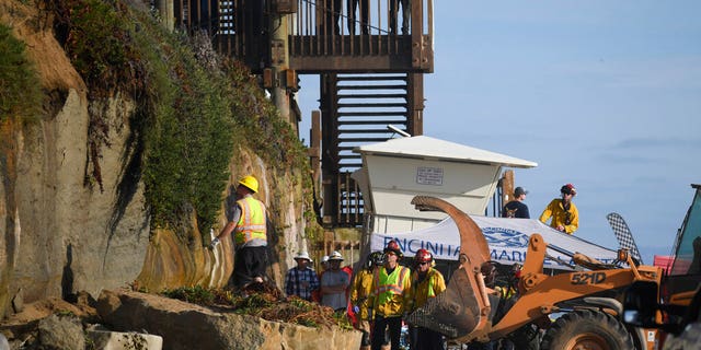 The bluff gave way around 3 p.m., according to city officials. The beach is popular with locals and vacationers.<br data-cke-eol="1">