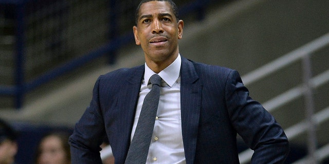 文件 - 在这个二月. 7, 2018, 档案照片, Connecticut head coach Kevin Ollie watches from the sideline during the first half an NCAA college basketball game in Storrs, 康恩.