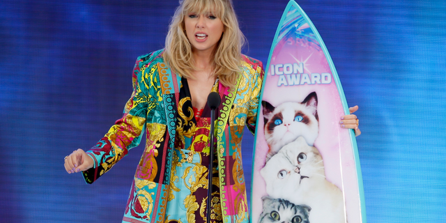 Taylor Swift accepts the Icon Award at the Teen Choice Awards in Hermosa Beach, California. Swift plans to re-record its songs after the purchase of its catalog by the famous musical director Scooter Braun. (Photo by Danny Moloshok / Invision / AP, File)