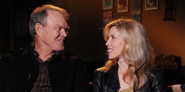 Glen Campbell S Widow Says It S Heart Wrenching To Relive Bittersweet Memories Of Late Country Star Fox News