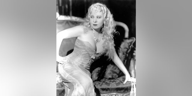 Nude mae west