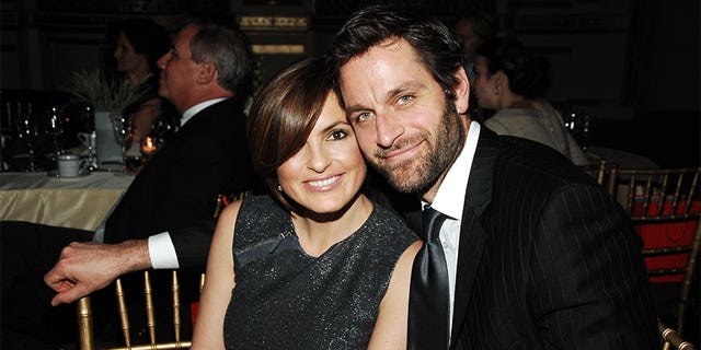 Mariska Hargitay and Peter Hermann at State of the Union Dinner on Jan. 28, 2008, in New York City. (Photo by Patrick McMullan/Patrick McMullan via Getty Images)
