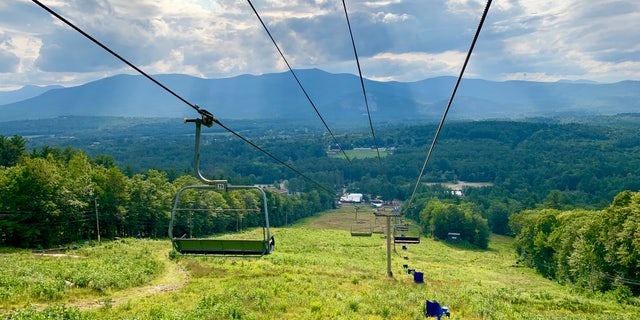 Cranmore Mountain Resort, in Conway, New Hampshire, offers summer activities such as obstacle courses and zip lining to mitigate the economic losses of the ski sector during a downturn in the United States. winter. (Allie Raffa / Fox News)