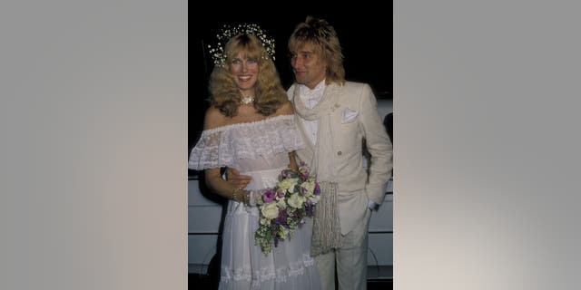 Alana Hamilton and Rod Stewart attend their wedding reception on April 6, 1979 at the L'Ermitage Restaurant in Beverly Hills, California. (Photo by Ron Galella, Ltd./Ron Galella Collection via Getty Images)