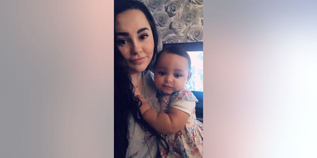 Amber Woollard with her baby Valenci. (SWNS)