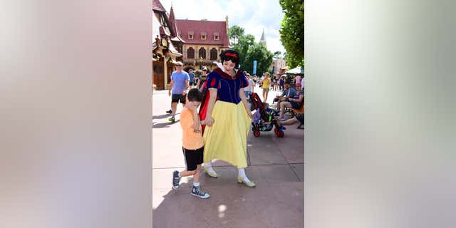 “She was amazing. She held his hand, danced with him, took him over to a bench and sat with him,” the proud mom wrote. “She went above and beyond!! She took so much time with him.”