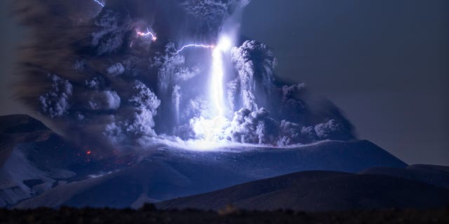 The moment the volcanic lightning occurred. 