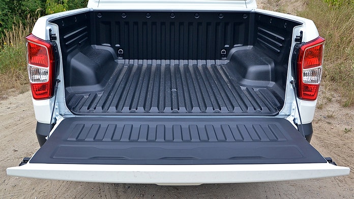 New York woman finds dead body in bed of truck after grocery trip: police