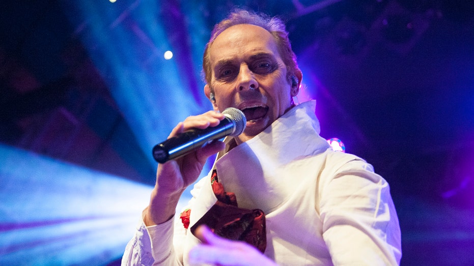 Former Bauhaus singer Peter Murphy suffers heart attack | Fox News