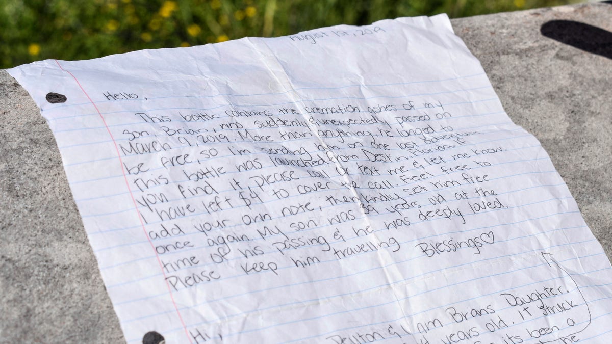 A note written by the mother and daughter accompanied the ashes of Brian Mullins found in a bottle that washed ashore last week near Miramar Beach, Florida.