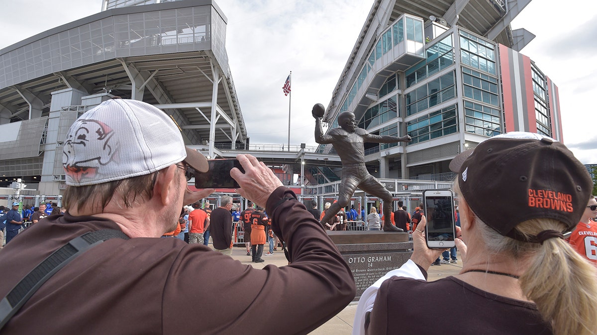 Browns fans set to walk season off