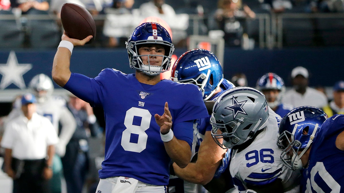 Rough Day for Manning and the Giants - The New York Times