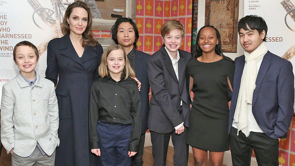 NEW YORK, NEW YORK - FEBRUARY 25: Angelina Jolie with children Knox Leon Jolie-Pitt, Vivienne Marcheline Jolie-Pitt, Pax Thien Jolie-Pitt, Shiloh Nouvel Jolie-Pitt, Zahara Marley Jolie-Pitt and Maddox Chivan Jolie-Pitt attend 