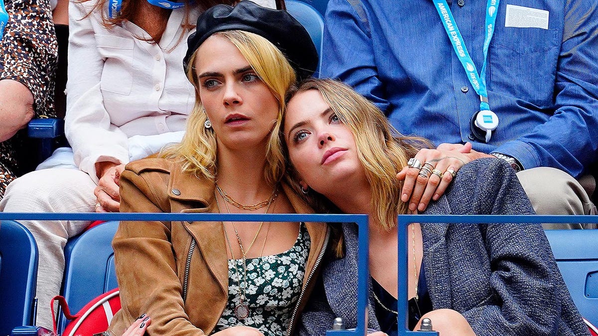 NEW YORK, NEW YORK - SEPTEMBER 07: Cara Delevingne and Ashley Benson attend the 2019 US Open Women's final on September 07, 2019 in New York City. (Photo by Gotham/GC Images)