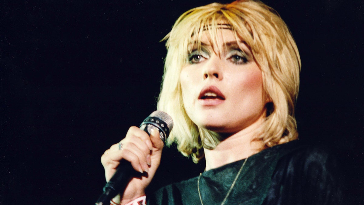 LONDON, UNITED KINGDOM - JANUARY 11: Debbie Harry of Blondie performs on stage at Hammersmith Odeon on January 11th, 1980 in London United Kingdom. (Photo by Pete Still/Redferns)