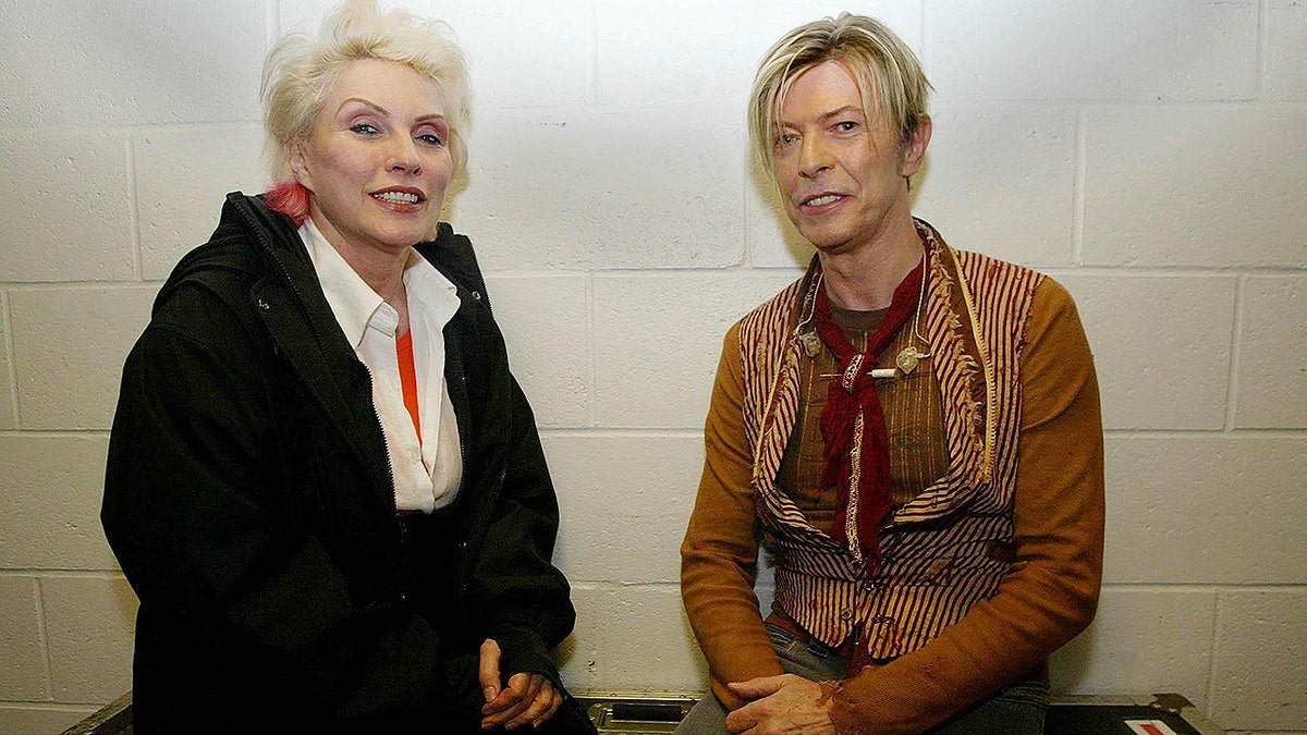 US Singer Debbie Harry with British singer David Bowie before his concert as part of The Reality Tour at Manchester Evening News Arena in Manchester late 17 November 2003. AFP PHOTO POOL REUTERS IAN HODGSON (Photo credit should read IAN HODGSON/AFP/Getty Images)