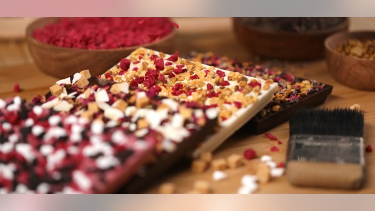 The new hand-crafted chocolate bars, which come eight “fingers” long, are called “Create Your Break,” and allow customers to choose three special add-ins from a long list, and one chocolate variation from a selection of milk, dark, white and ruby.