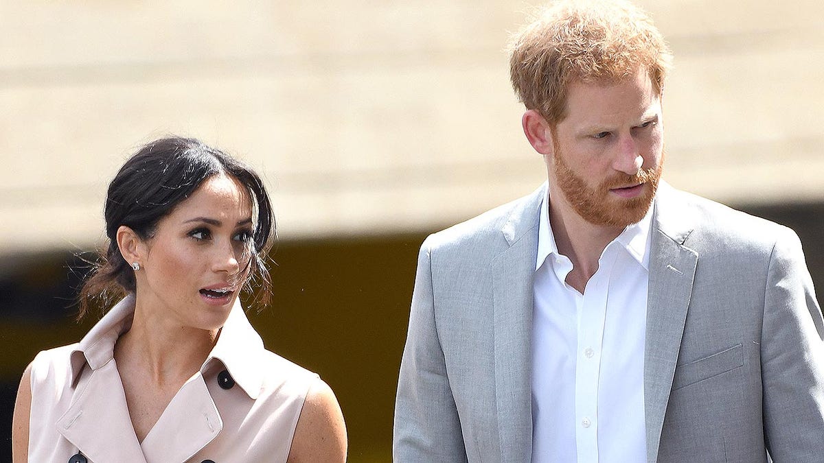 LONDON, ENGLAND - JULY 17: Meghan, Duchess of Sussex and Prince Harry, Duke of Sussex visit the Nelson Mandela Centenary Exhibition at Southbank Centre on July 17, 2018 in London, England. (Photo by Karwai Tang/WireImage)